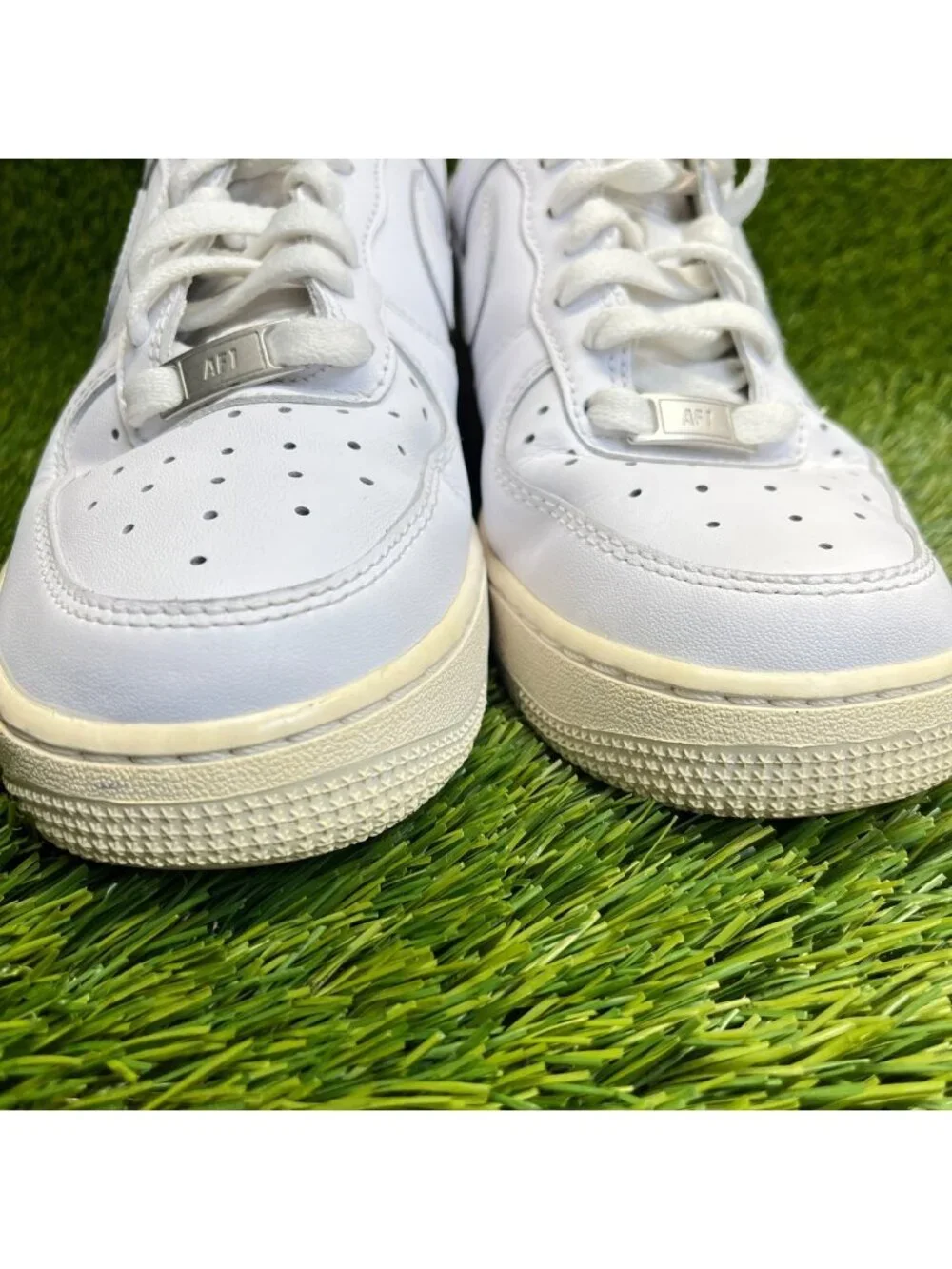 Nike Air Force 1 Low '07 Womens Size 7.5 White Athletic Lifestyle Shoes Sneakers